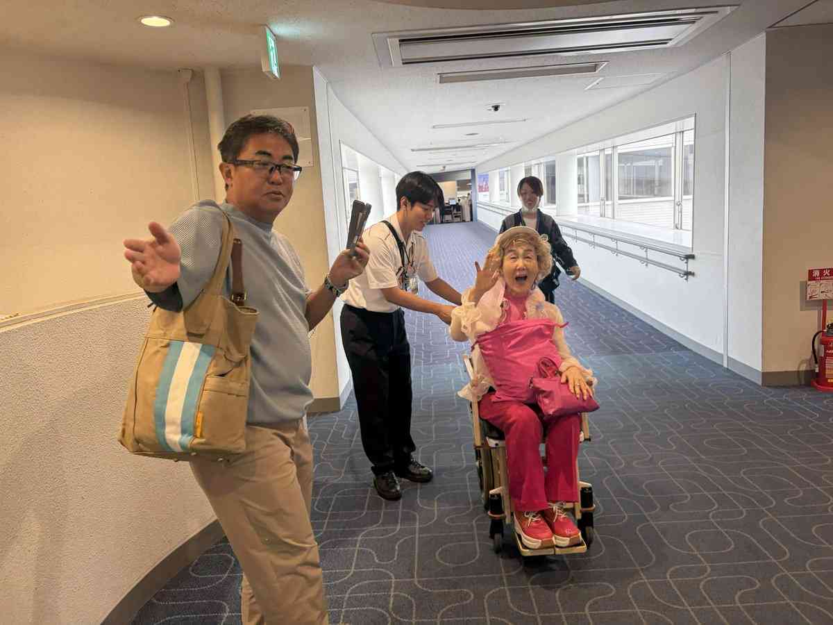 「周りに頼れる人や、親戚は居ないのかな…」78歳・林家パー子〝車椅子姿〟の近影に心配の声「カメラで撮影してる場合では…」「思ってたより元気そうだった」