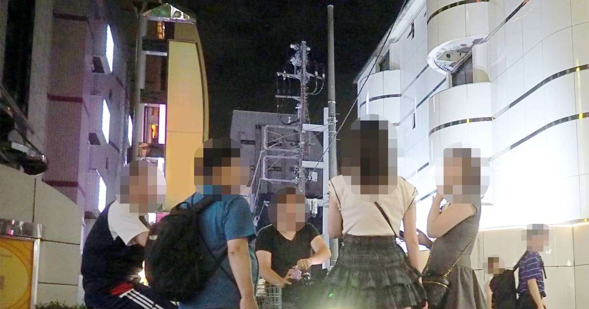 警察とユーチューバーを避け大移動…歌舞伎町ラブホ街に集う「立ちんぼ界隈」と買春客の新たな実態 | FRIDAYデジタル