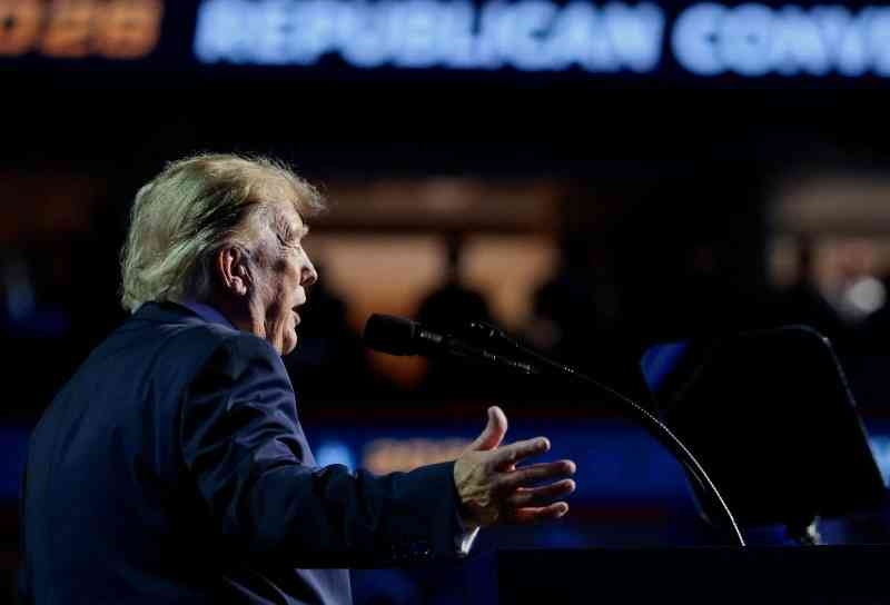 「共和党勝てば全成人に5000ドル」、トランプ氏が中間選挙へ異例の訴え