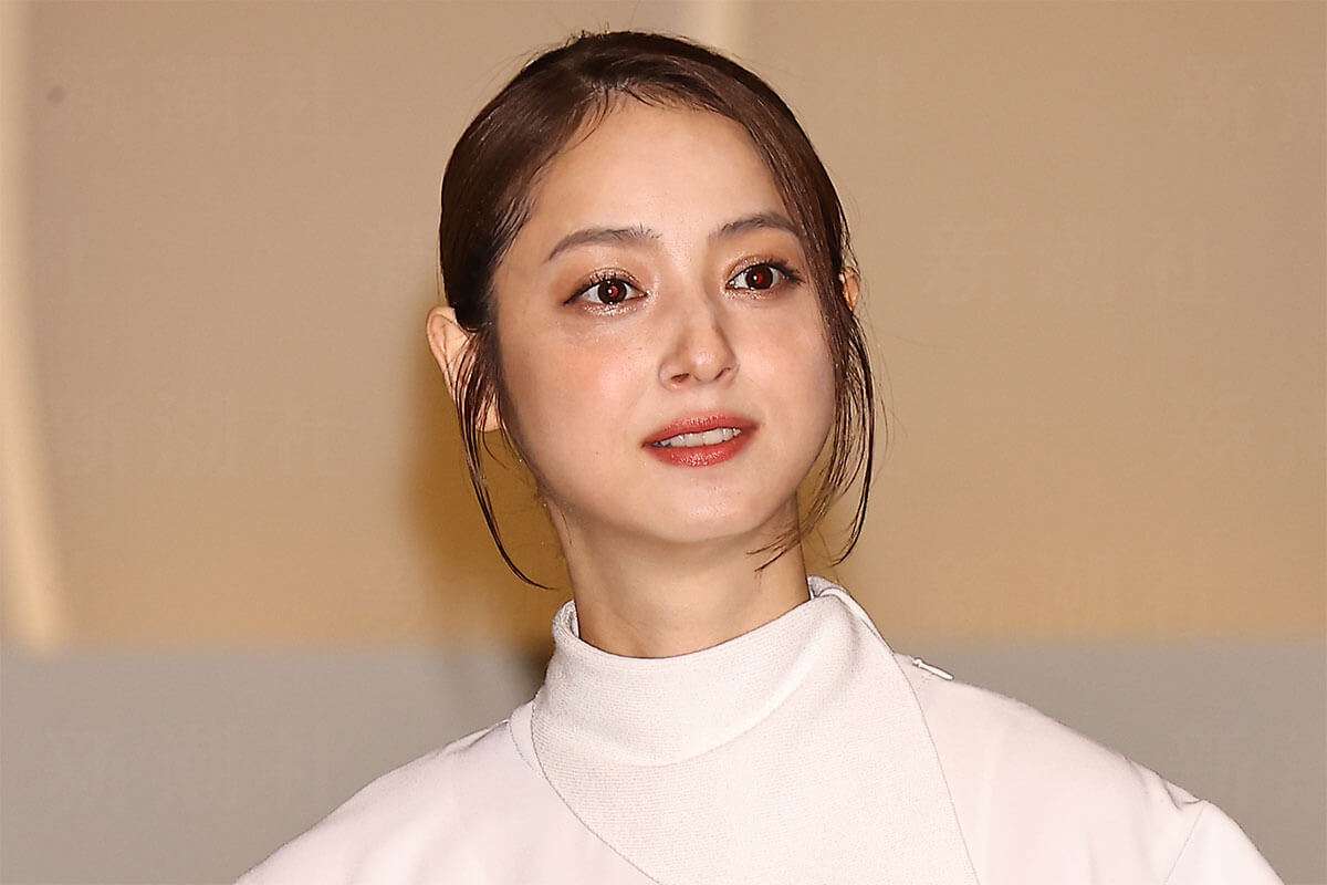「渡部建」の問題から逃げなかった　38歳「佐々木希」が仕事を減らすどころか増やし続けている理由（全文） | デイリー新潮