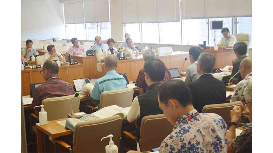 自民「議会軽視」と追及　琉球新報への無利子貸与 | 沖縄八重山日報 -Okinawa Yaeyama Nippo-