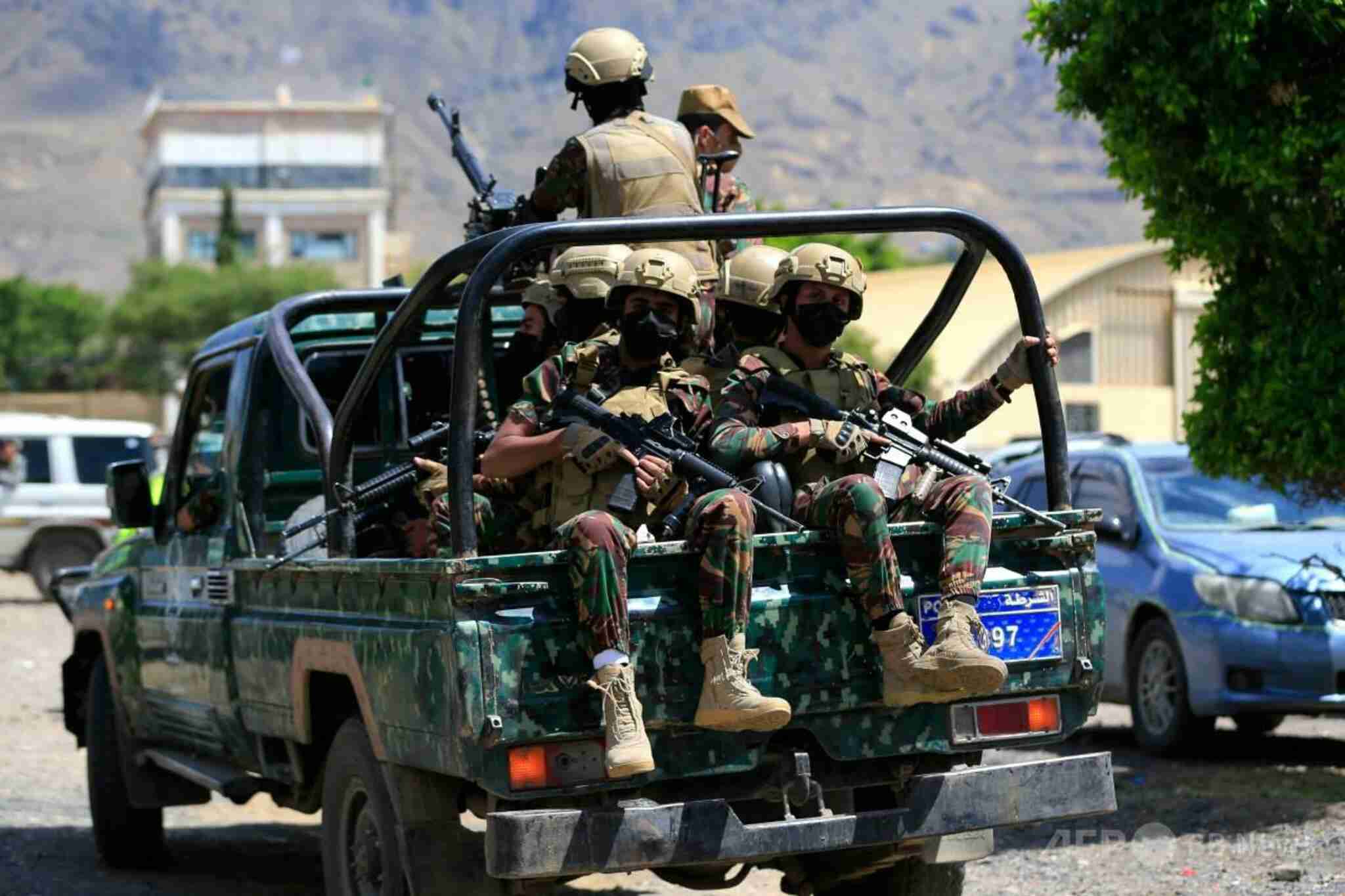 フーシ派がサウジ軍基地を攻撃、戦闘が再び激しくなる中で避難民急増（ＡＦＰ＝時事） - Yahoo!ニュース