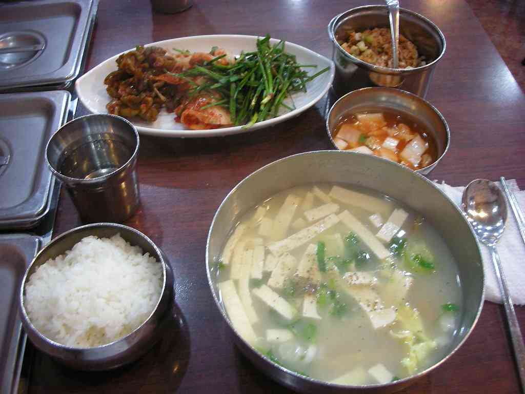「韓国に嫁いで3年目、まだこのレベルの衝撃があるとは思わんかったんや」キッチンシンクで大量の生肉が水浸しの状態に…義母「シンクもお皿だと思ってる」