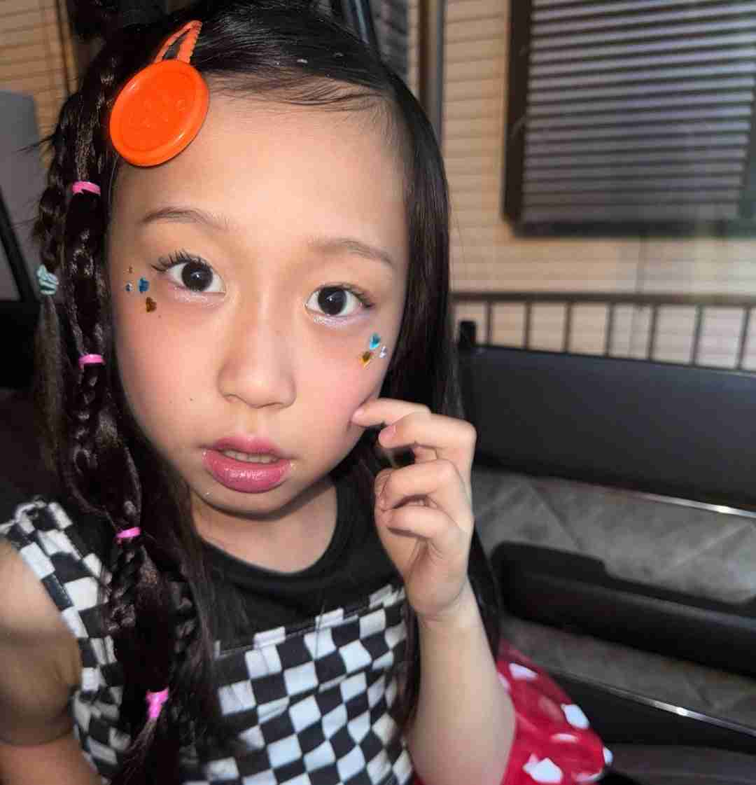 パンサー尾形:モデルデビューした8歳長女 アイプチで目元の印象ガラリ “理想の二重”へのこだわりに母も驚き