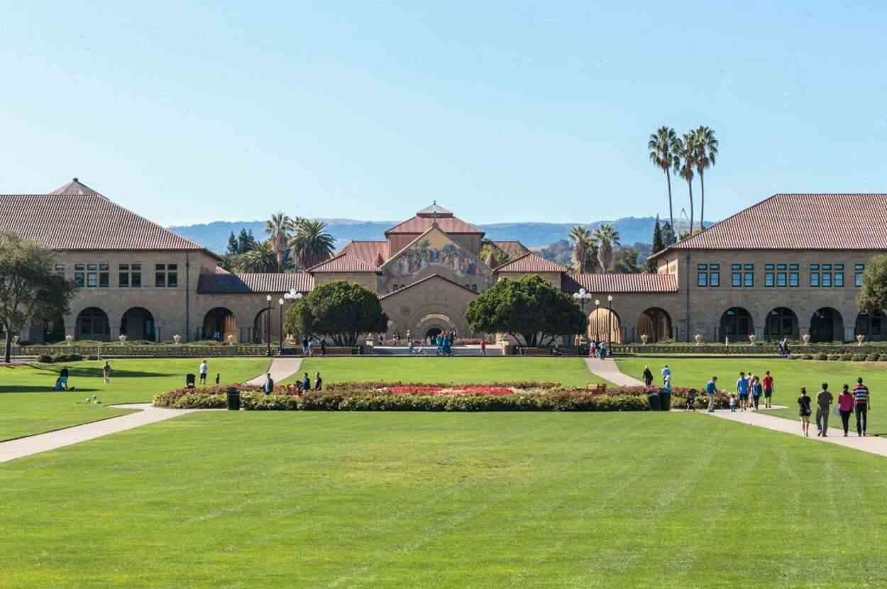 「学生に謝罪すべき」アジア系ら学生の顔を加工→私立名門校の米スタンフォード大学の広告に批判（BuzzFeed Japan） - Yahoo!ニュース