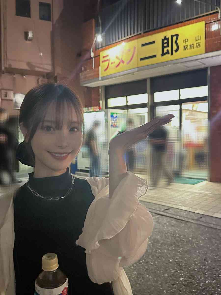 元セクシー女優・桃乃木かな、ラーメン二郎の厨房での調理動画公開が波紋…“特別扱い”に「手袋を着用すべき」厳しい声も