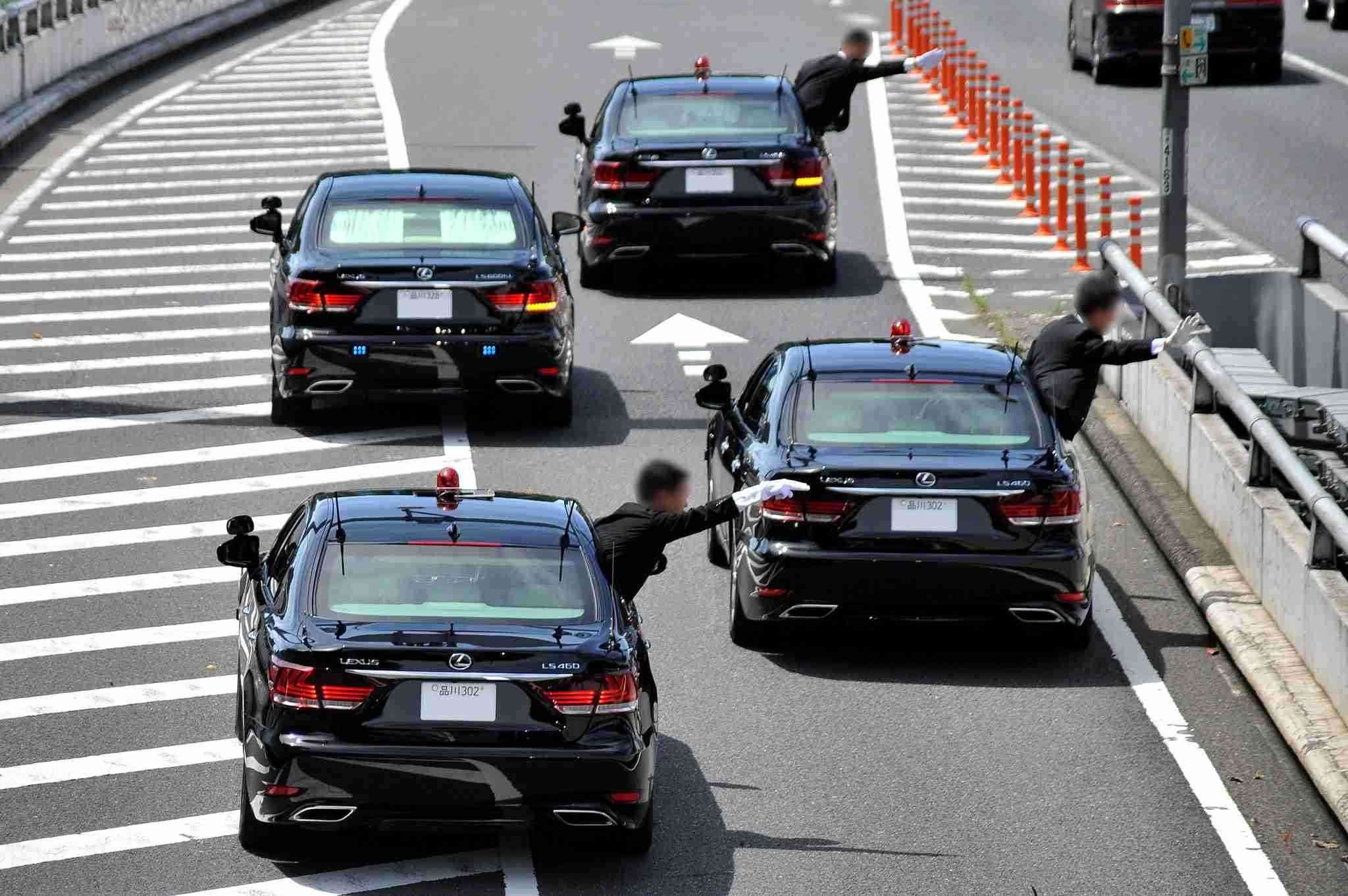 男子高校生が死亡…窓から身を乗り出し、そのまま車が横転　深夜の高校グラウンドで　死亡した生徒の両親が提訴へ…学園、教諭、運転・同乗した生徒と親らに損害賠償を求め　