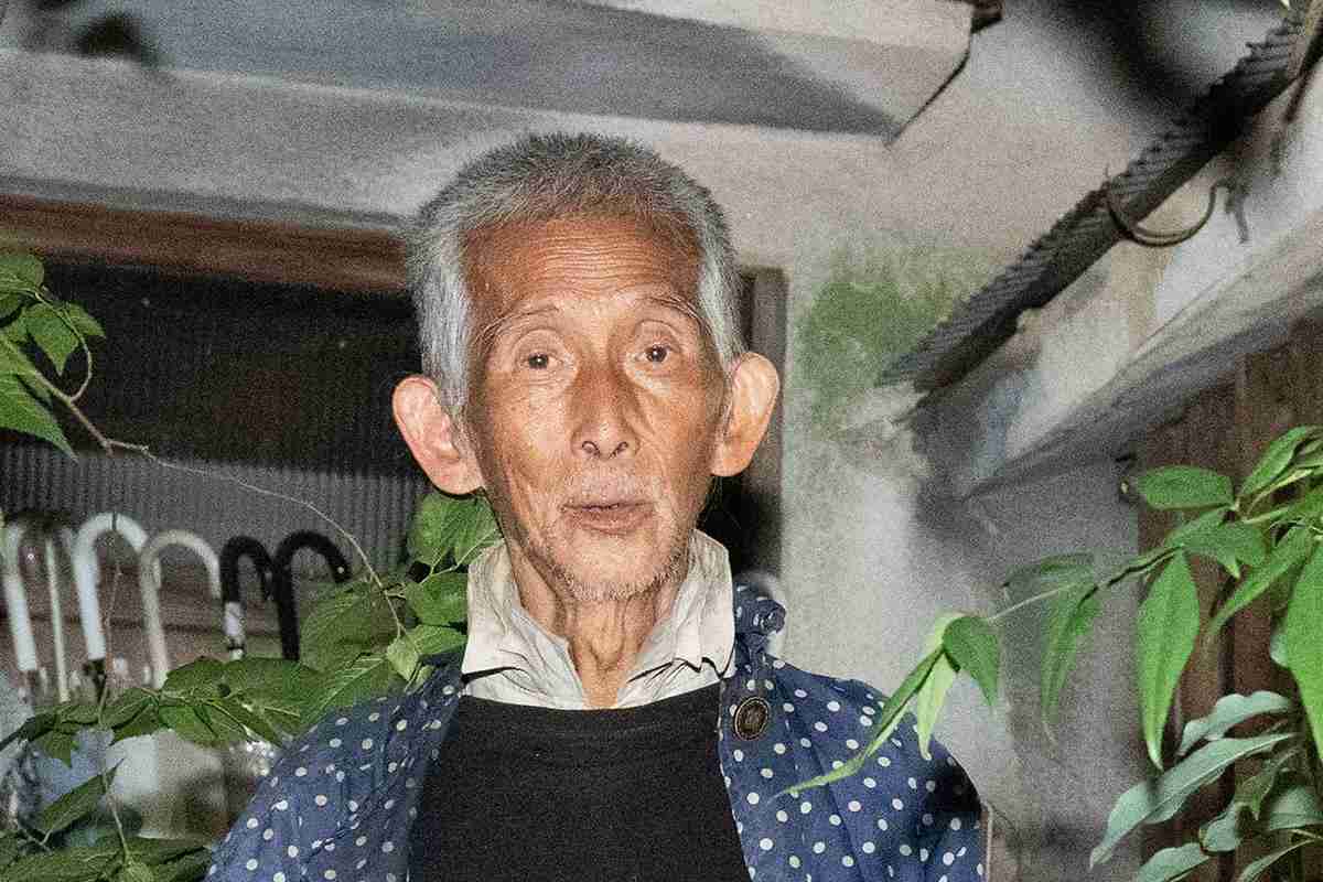 《代々木一等地のゴミ屋敷》「乾かせば菌は死ぬから、茶碗は洗わない」体重40キロ78歳の“納豆仙人”が語る独自の生活哲学｜NEWSポストセブン
