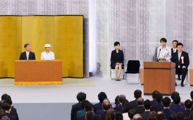 【不敬】高市首相、天皇と呼び捨て！式典で陛下の発言認めず 異例の式典後に天皇陛下が平和のお気持ち通達 | 情報速報ドットコム