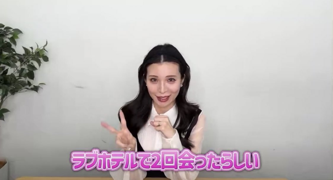 「全男が釘付け」板野友美「会社のメンバー」とのビキニショットに「レベチで可愛い、、」