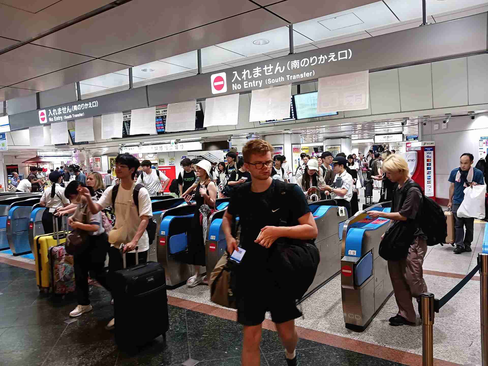 中国人観光客「半減」で吹き飛んだ5210億円　それでも全体消費額は前年超え、訪日客全体もほとんど減っていない: J-CAST ニュース【全文表示】