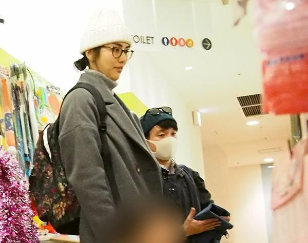 濱田岳 CM量1位に輝くも「休日は家族と100円均一」の堅実 | 女性自身