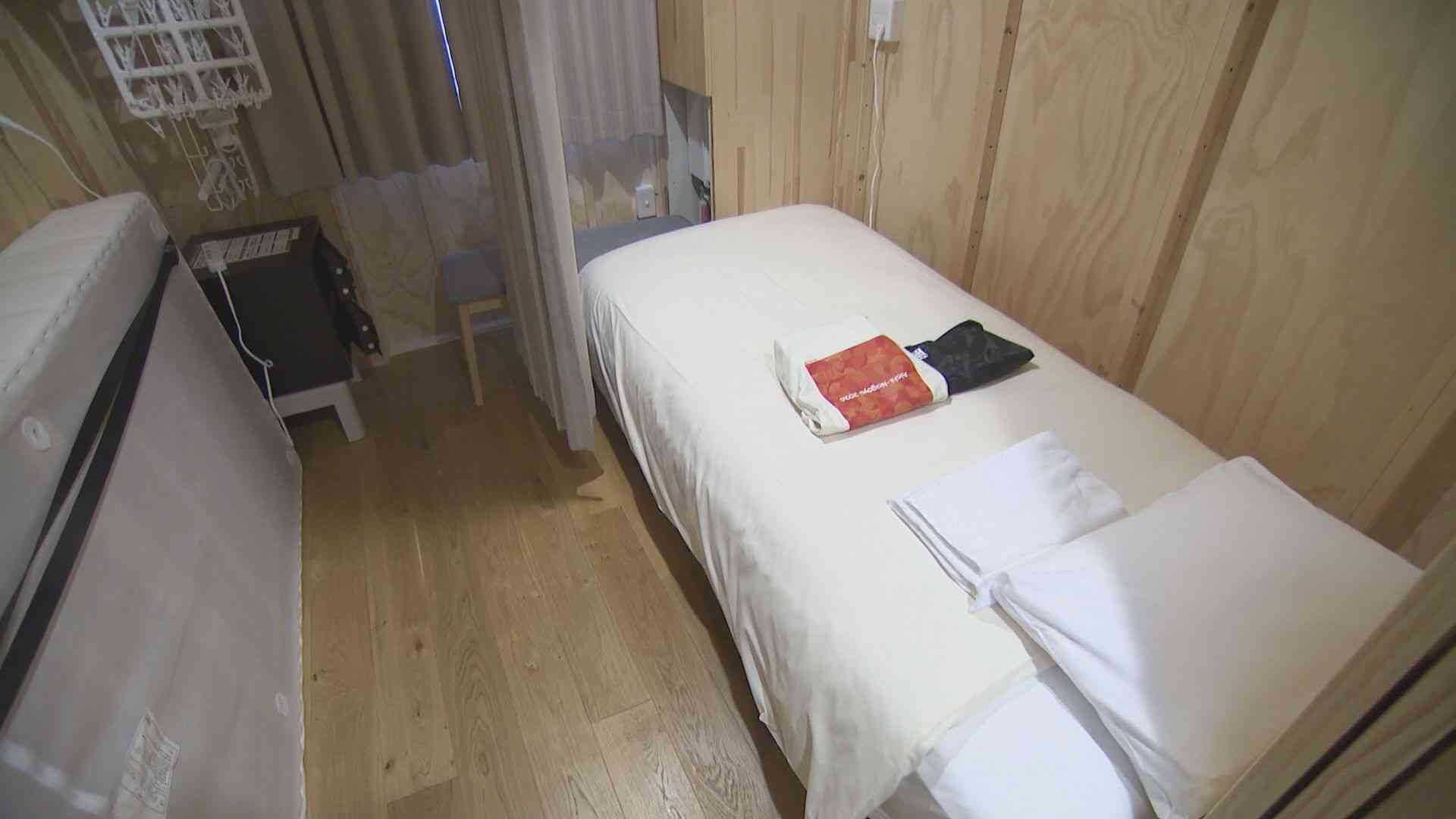 アジア大会「ベッドが小さい」指摘受け組織委が宿舎を報道陣に再公開 名古屋市