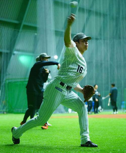 【ロッテ】種市篤暉、捕手座らせて初の投球練習「150キロちょっとは出ていた」 - プロ野球 : 日刊スポーツ