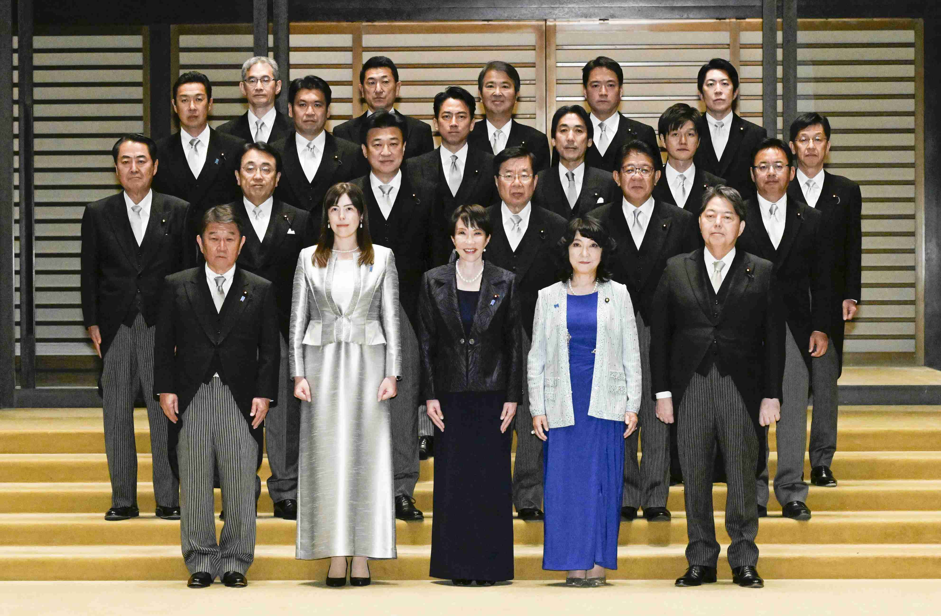 「正式な場に立場ある人がする格好か? という違和感」の声も 小野田紀美大臣の装いに賛否 モーニングは女性が着用してもいい?