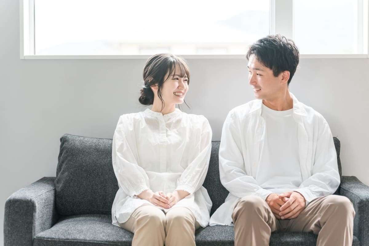 友人が結婚相手に求める条件は「年収800万円くらい」。私は「少し高望みでは？」と感じますが、本人は「40代の男性ならこれくらい普通」とのこと。実際の平均年収と比べても現実的な条件なのでしょうか？|ファイナンシャルフィールド|ライフプラン
