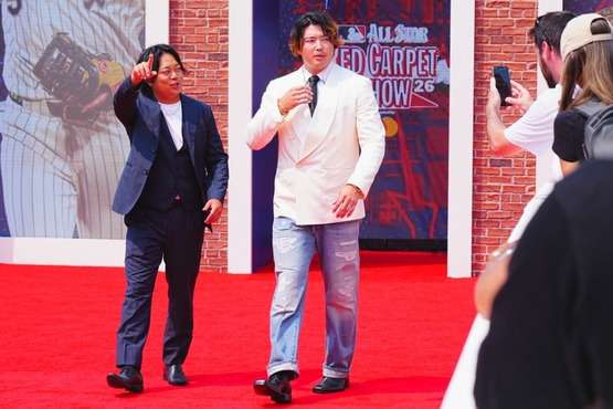 MLB NEWS@まとめ : 村上宗隆33号2ランホームラン　率.204 33本塁打 72打点 OPS.819