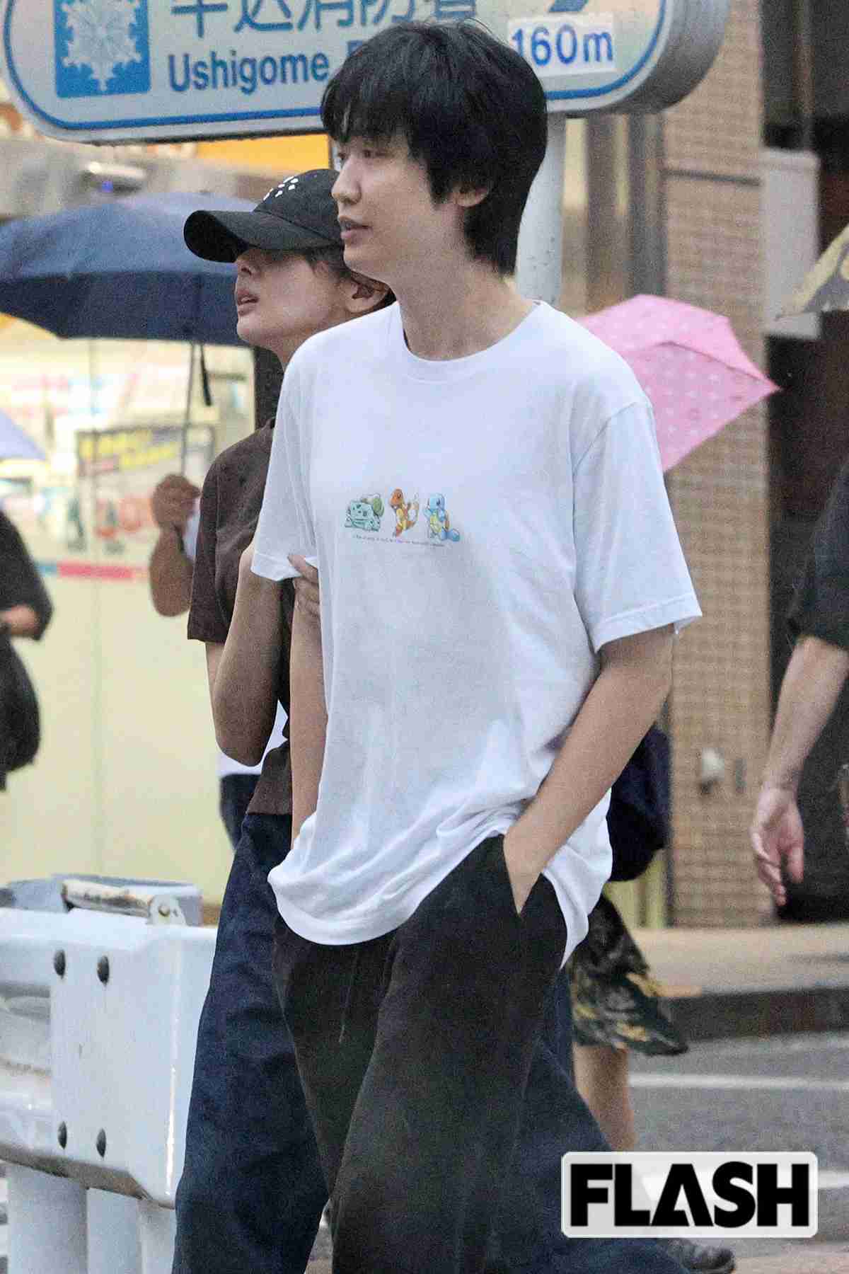 【独自】岡田紗佳、「登録者100万人」ポケモン配信者と “お揃い靴” デート…薬指で光る指輪、事務所の回答は?