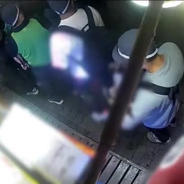 「違法薬物とみられる粉末」を押収　ベトナム人向けクラブ　店の前で当時20代のベトナム人男性が「薬物中毒による心停止」で死亡　大阪府警が捜索　捜索の様子とらえた防犯カメラ映像を独自入手（関西テレビ） - Yahoo!ニュース