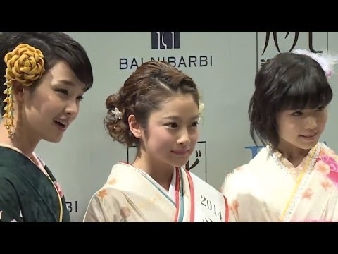 女優、小澤美里クイーンに輝く！ 剛力彩芽も登場「きものクイーンコンテスト2014」囲み(1) - News | wacoca.com