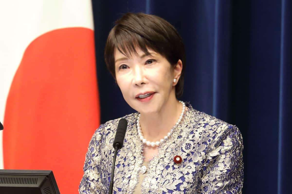 高市首相の乾杯に「下品」「居酒屋じゃないんだぞ」　オチラル首相との会食でグラスを頭上に掲げる: J-CAST ニュース