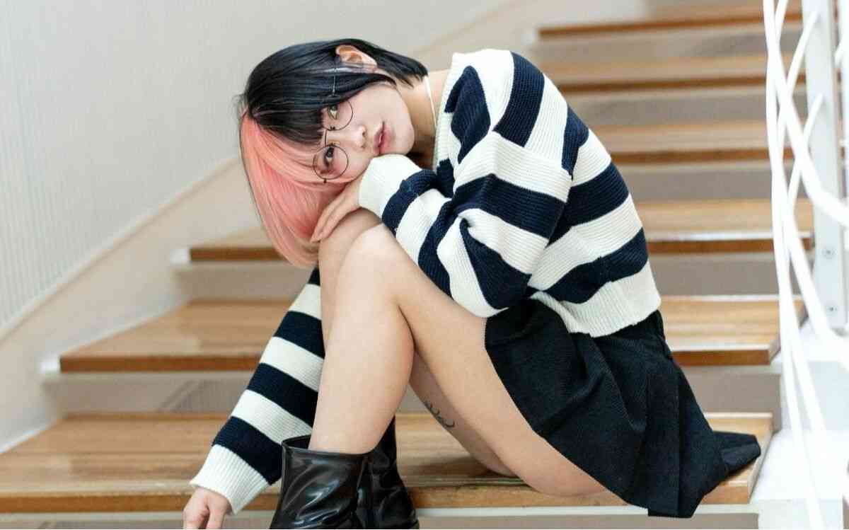 「タトゥーを入れてモテなくなった」「ナンパすらされない」“セクシーすぎる”と話題の女性YouTuberが、タトゥーを入れて後悔するワケ | 文春オンライン