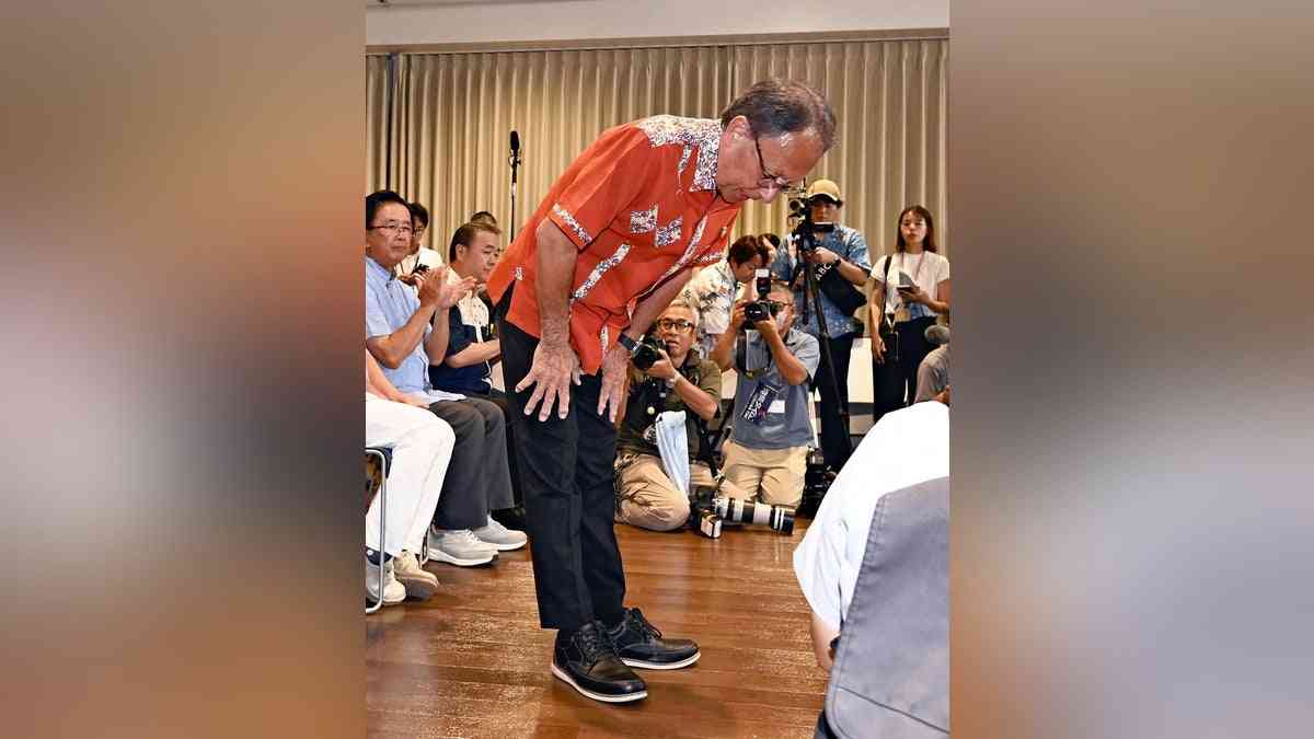 沖縄県知事選挙：１５万票差つけられた玉城デニーさん、登庁せず会議も欠席…陣営「本人の勝てる感覚と実態に差があった」 : 読売新聞