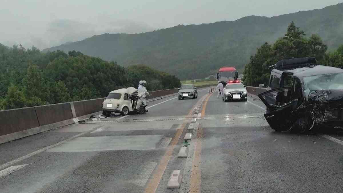 東九州道で車同士が衝突、男性1人死亡　家族4人が重傷、子ども2人は頭蓋骨骨折の疑い　大分 | 大分のニュース｜OBS NEWS｜大分放送 (1ページ)