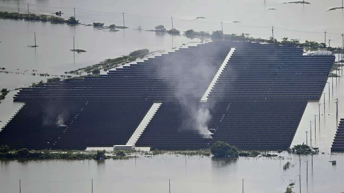 成田の太陽光発電施設火災　感電恐れで消火活動できず　専門家「審査の厳格化必要」（写真・画像 1/1） - 産経ニュース