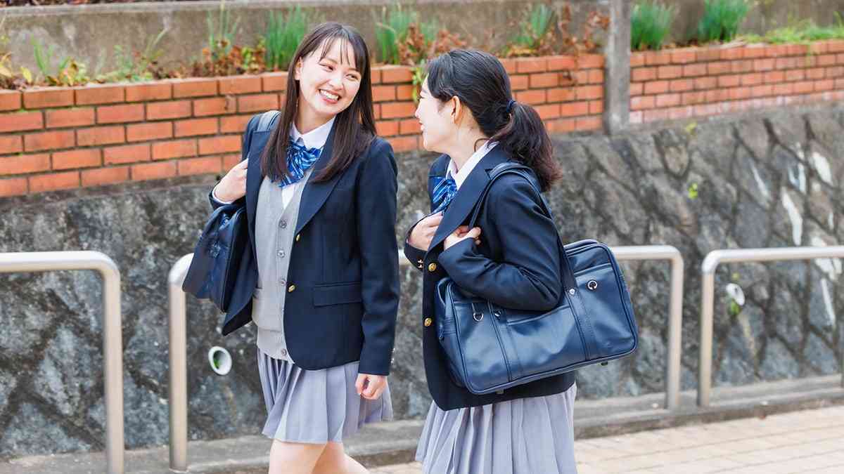 甘かったです…〈世帯年収750万円〉娘を私立高校へ進学させた45歳母。制服17万円・海外研修50万円…入学後に実感した「想定外の出費」に頭を抱えたワケ｜資産形成ゴールドオンライン