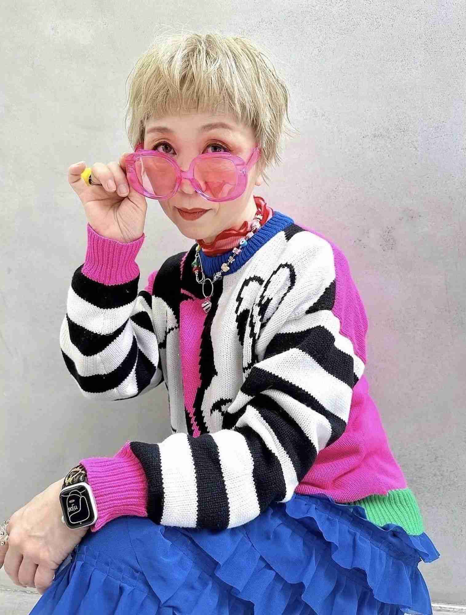 「おばさんの服って何？自分に呪いをかけないで」ママ友の視線を意識した過去も経た、63歳の派手服スタイル | 女子SPA！