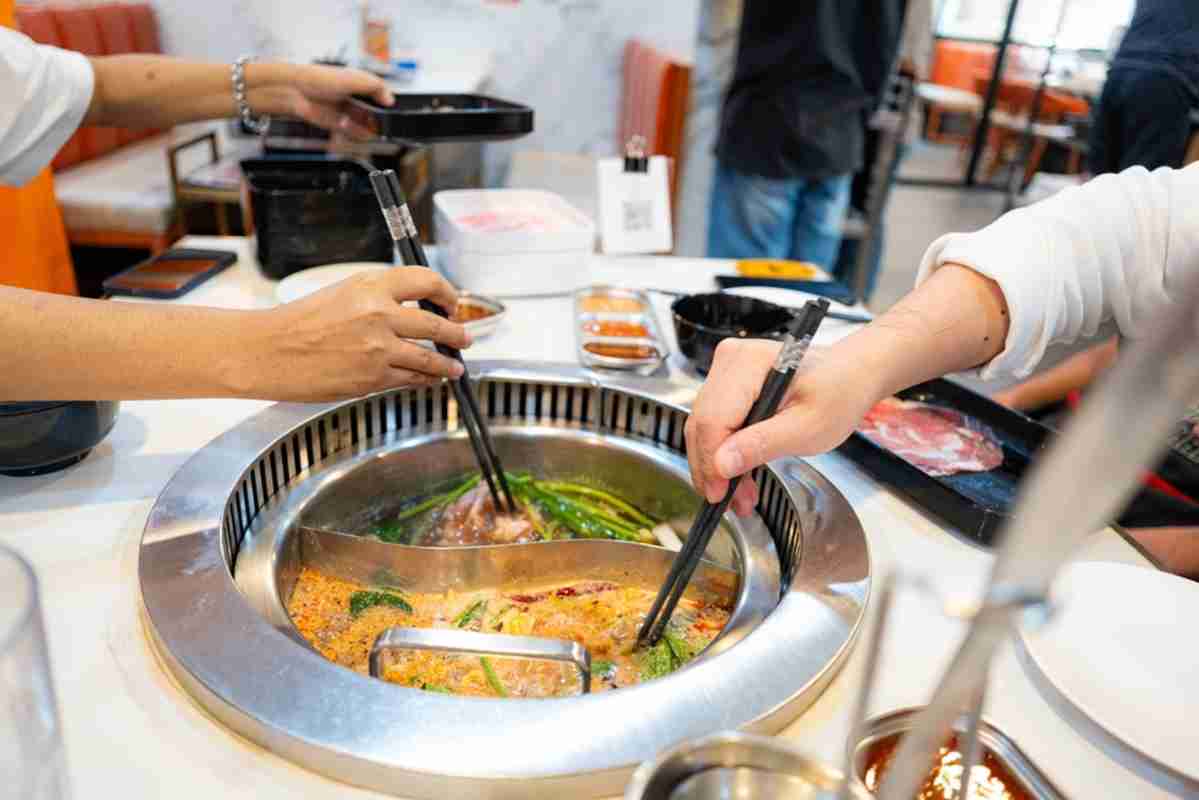 【横取り】しゃぶ葉「配膳ロボット」が来る途中「国産牛・牛タン」を“他の客”に盗まれた!? SNS投稿に「自分もやられた」「怖い、考えたこともなかった」の声が…実際“わざと盗んだ”の証明は難しい？|ファイナンシャルフィールド|その他暮らし