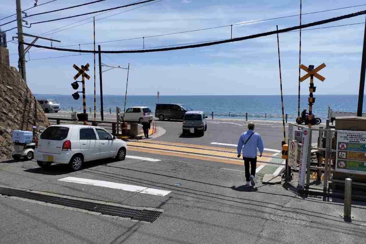 鎌倉高校駅周辺の民家庭で中国人観光客が排便 「壁に大便が擦り付けられ駅のトイレは閉鎖」 - NewSphere