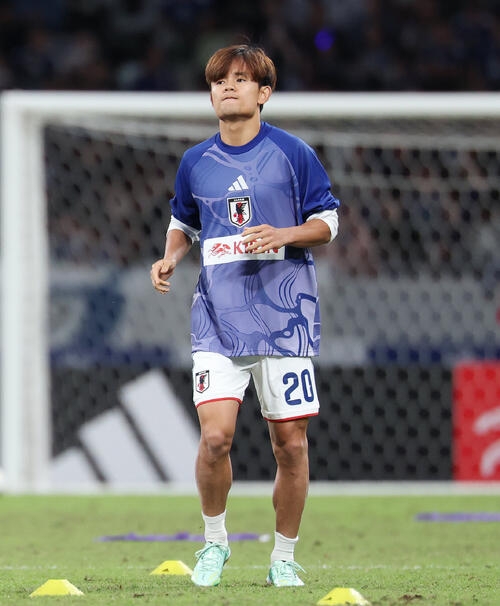 福原遥が来た！夫・久保建英の「20」ユニでスタンドから応援　結婚発表後初の試合を観戦 - 芸能 : 日刊スポーツ