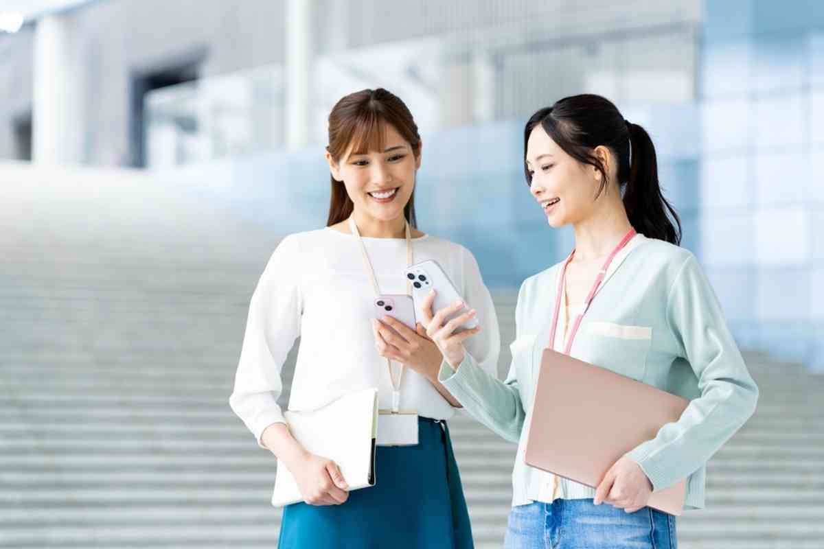 「最近のZ世代」はワガママ？ SNS「昔は会社に尽くせば生活が一生保障された」「30年給与水準変わらないのがダメ」の声も…実際“平均年収487万円”でも「実質賃金マイナス続き」なら仕方ない？|ファイナンシャルフィールド|働き方
