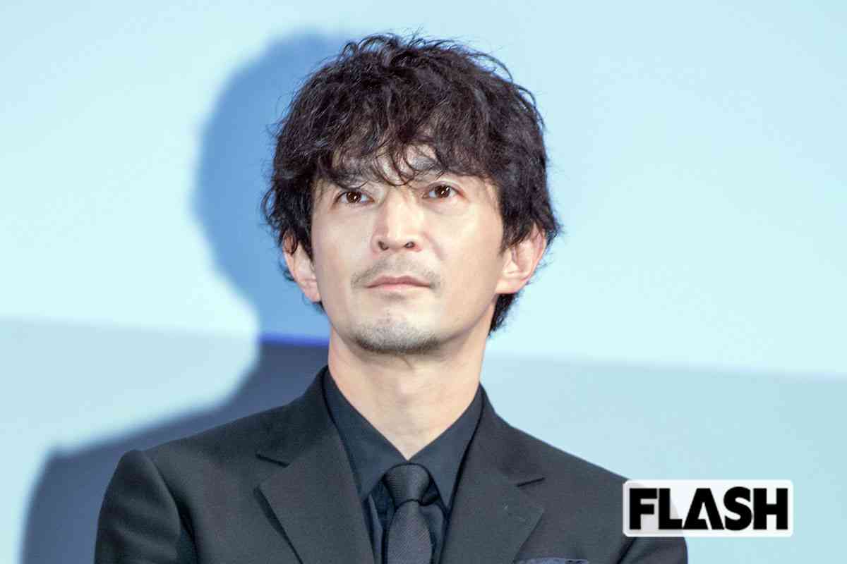 津田健次郎『旅サラダ』出演で長身司会陣との“差”に驚く人も…過去には「身長でふるいに掛けられる」俳優駆け出し期の苦労を吐露 | Smart FLASH/スマフラ[光文社週刊誌]